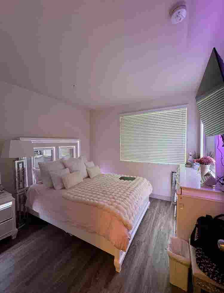 Room for Rent In Luxury Shared Apt