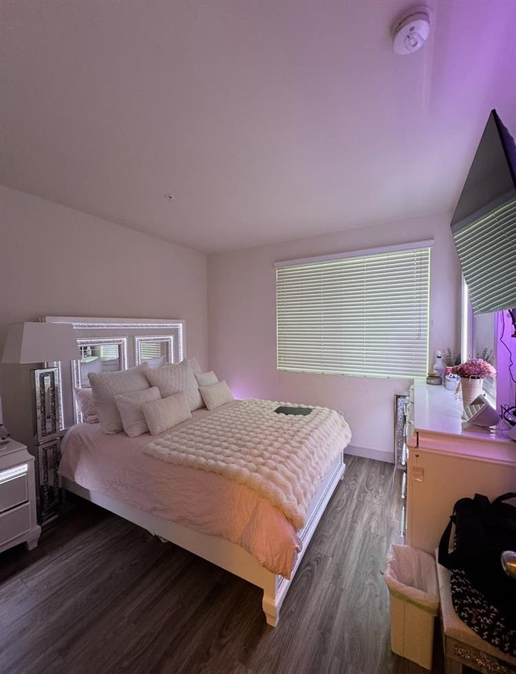 Room for Rent In Luxury Shared Apt