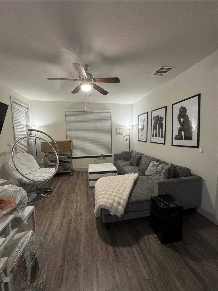 Room for Rent In Luxury Shared Apt