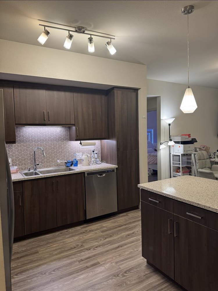 Looking for Roomate