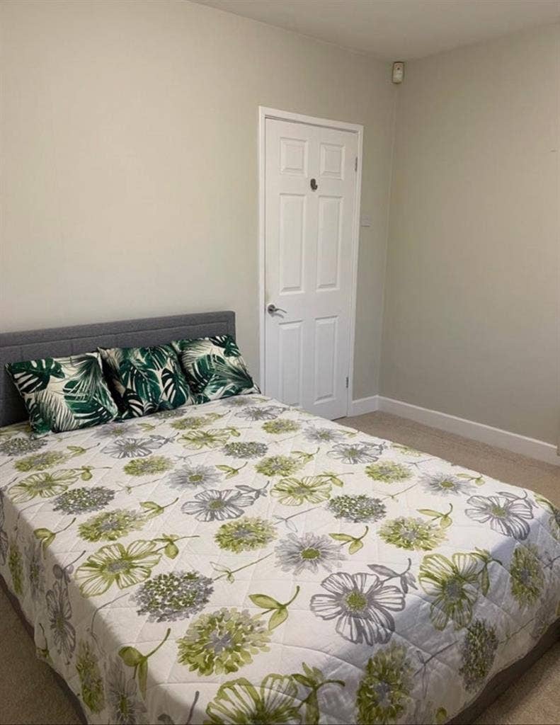 Spacious Double Room 3min from stat