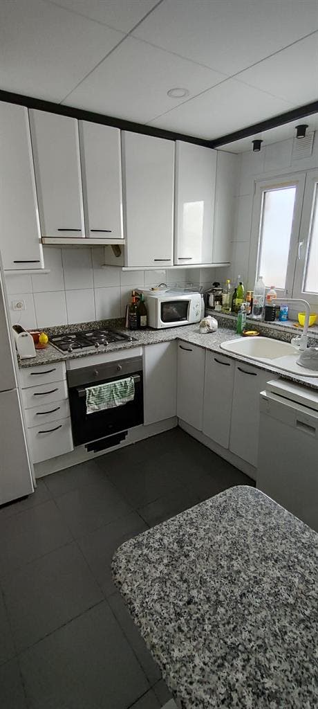 Habitación luminosa ático Guinardó