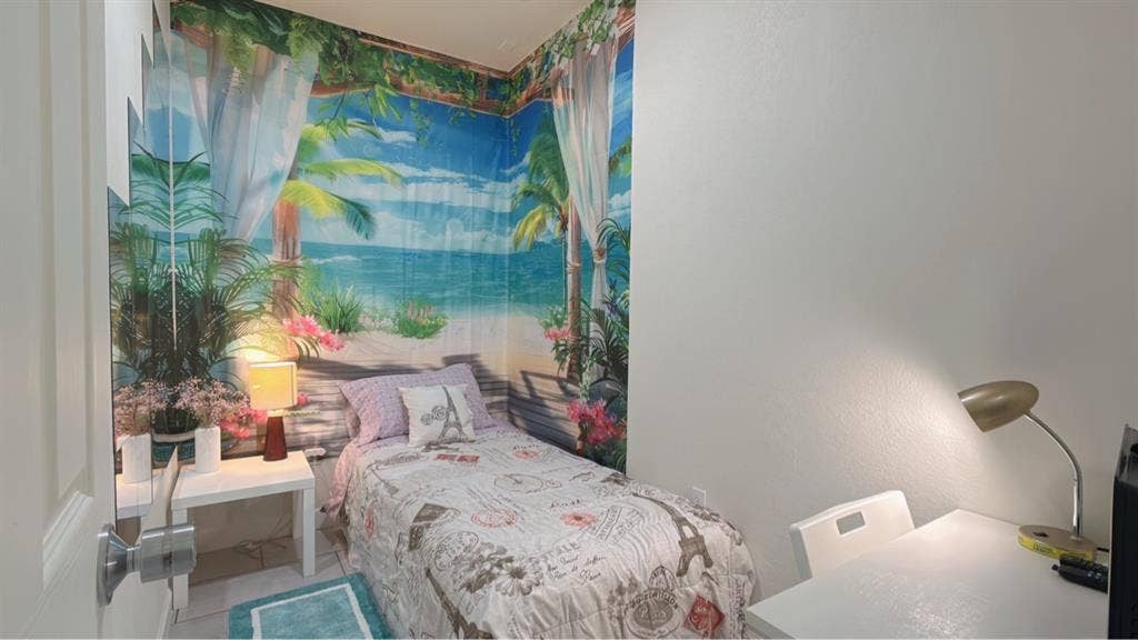 Cozy clean Private bedroom