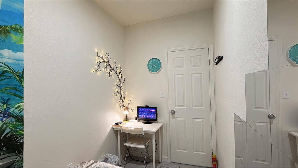 Cozy clean Private bedroom