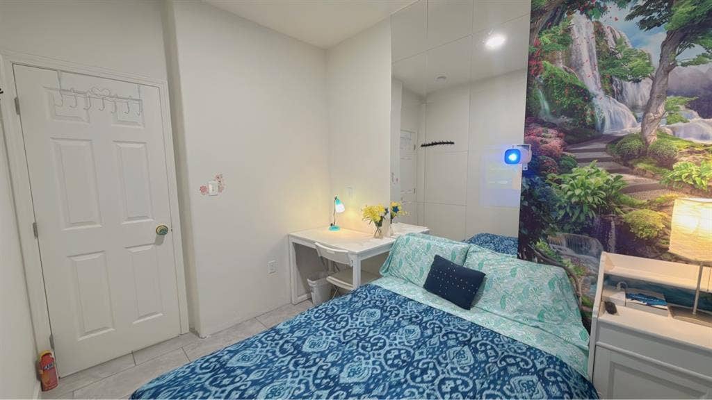 Cozy clean Private bedroom