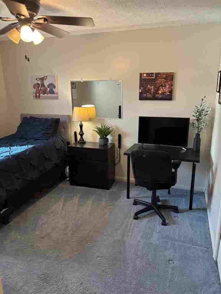 2 available bedrooms Bethel Park PA