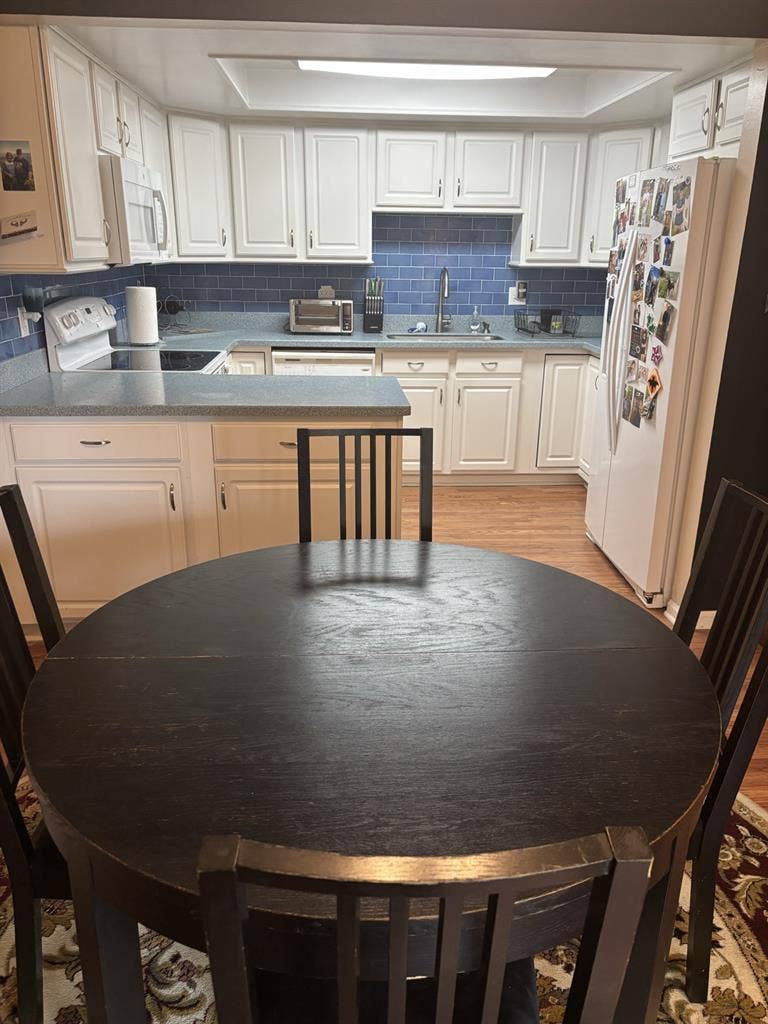2 available bedrooms Bethel Park PA