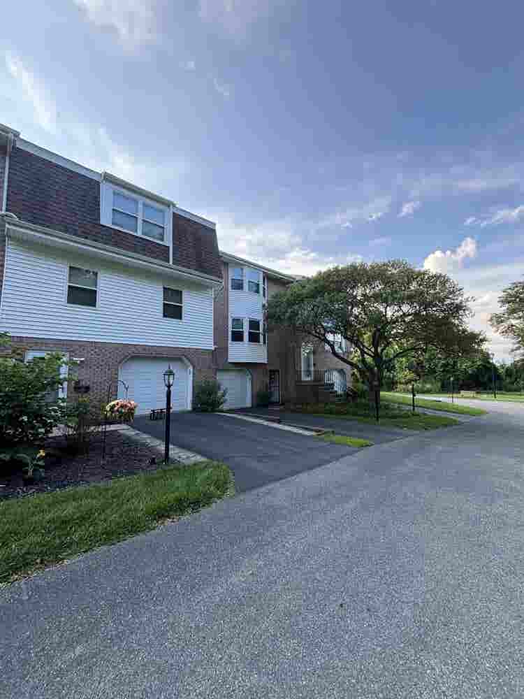 2 available bedrooms Bethel Park PA