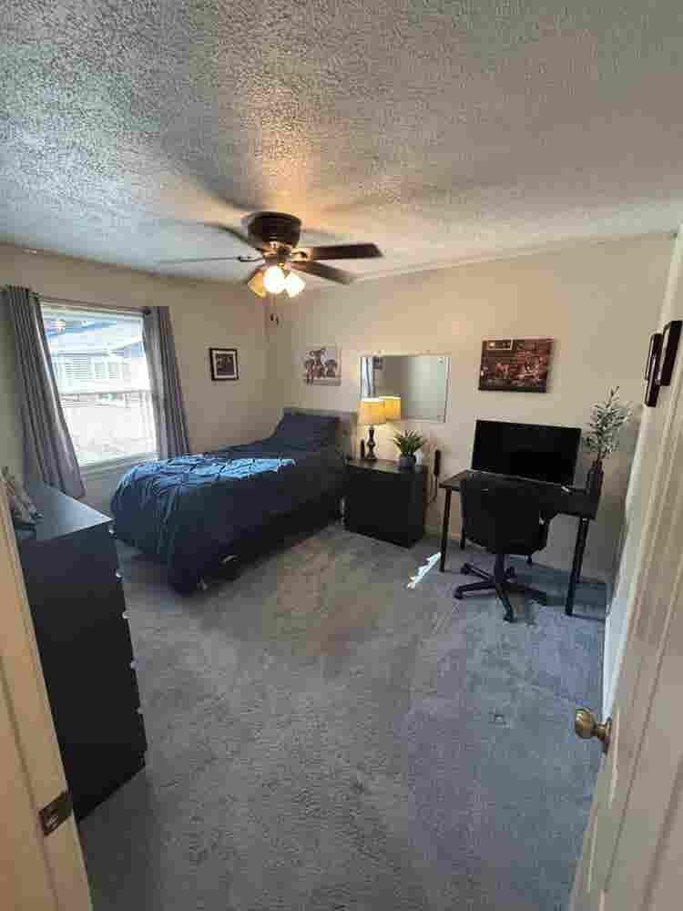 2 available bedrooms Bethel Park PA