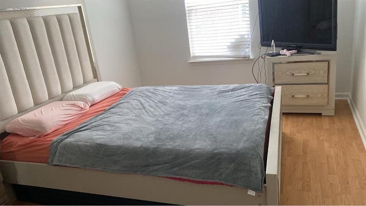 Private room in quiet neighborhood