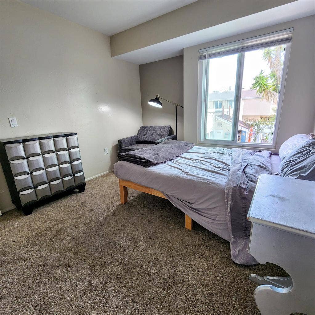 Unfurnished Private Bed/Bath