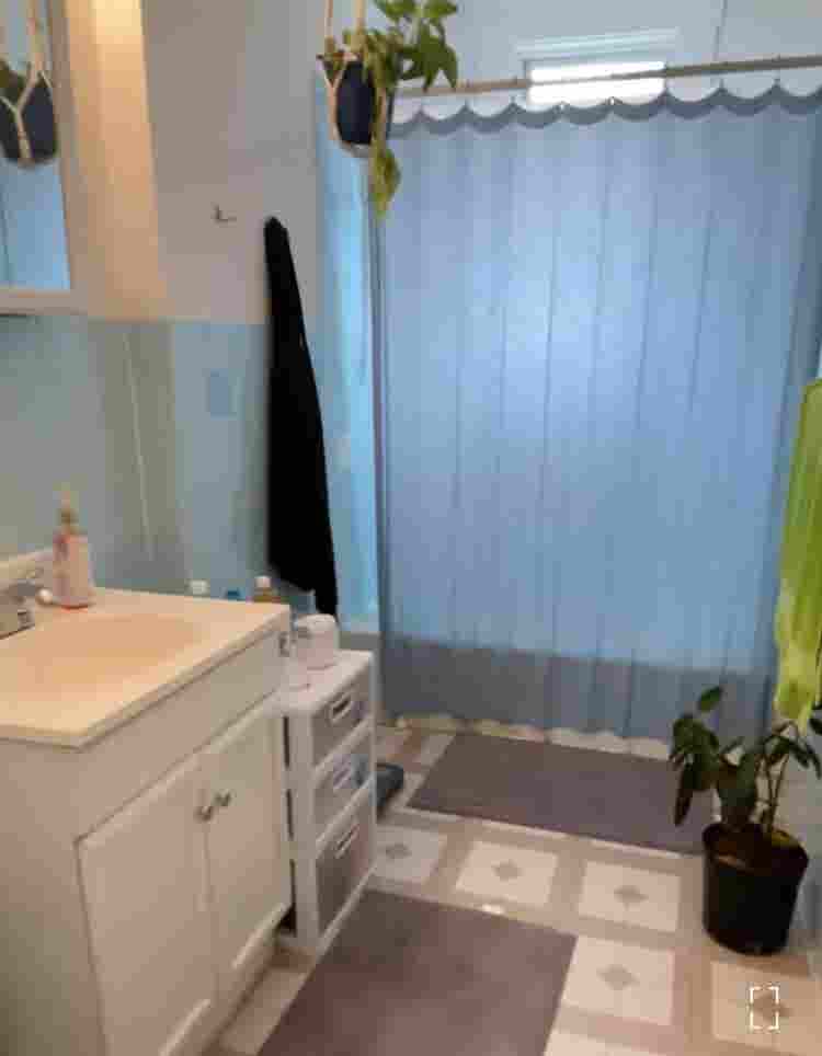 Looking for female roommate