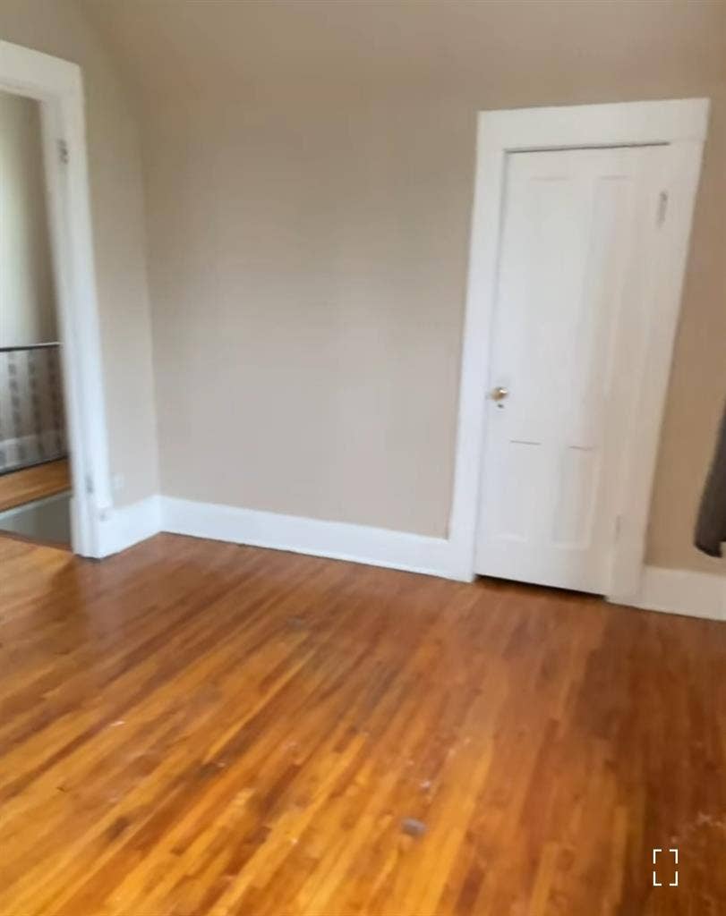 Looking for female roommate