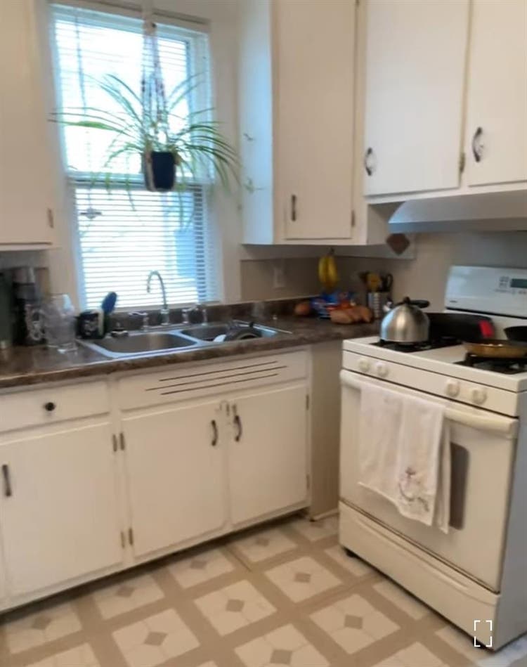 Looking for female roommate