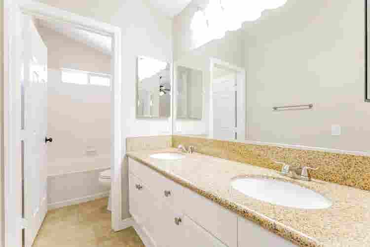 Private Master Bdroom w/Ensuite Bth