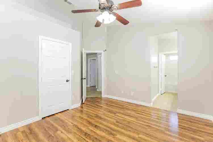Private Master Bdroom w/Ensuite Bth