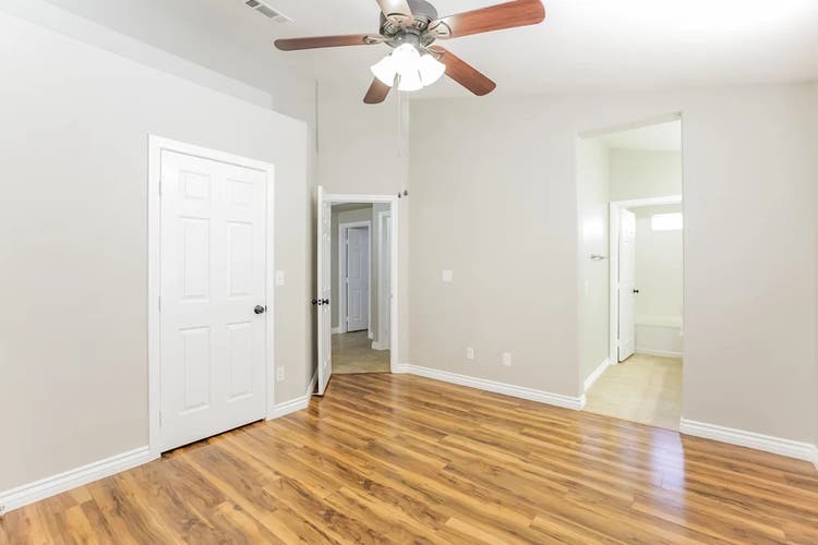 Private Master Bdroom w/Ensuite Bth