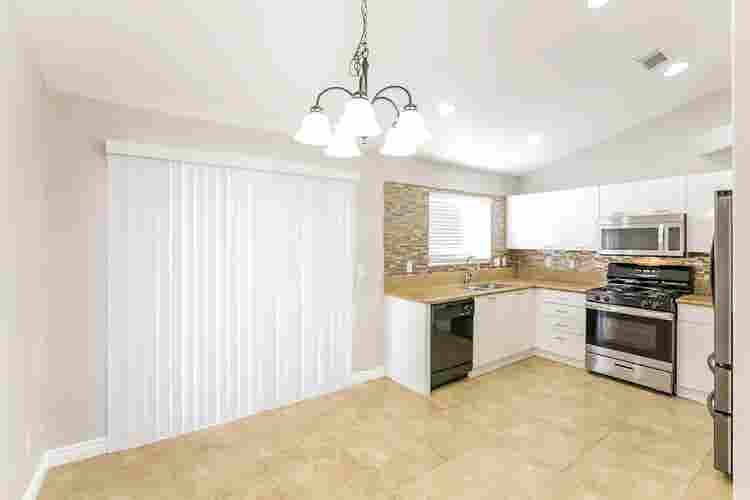 Private Master Bdroom w/Ensuite Bth