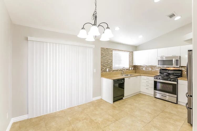 Private Master Bdroom w/Ensuite Bth