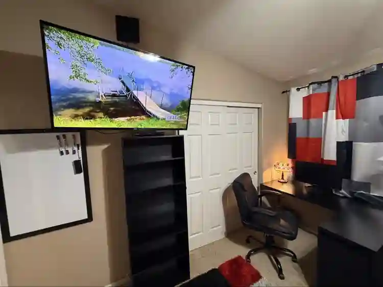 Upscale/pvt bath/fireplace/” tv/!