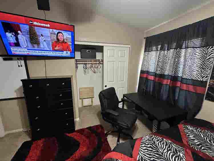 Furn bedroom/pvt bath/pool/twnhouse