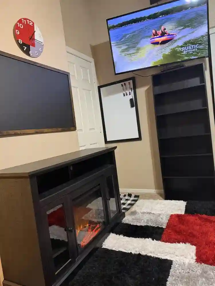 Upscale/pvt bath/fireplace/” tv/!