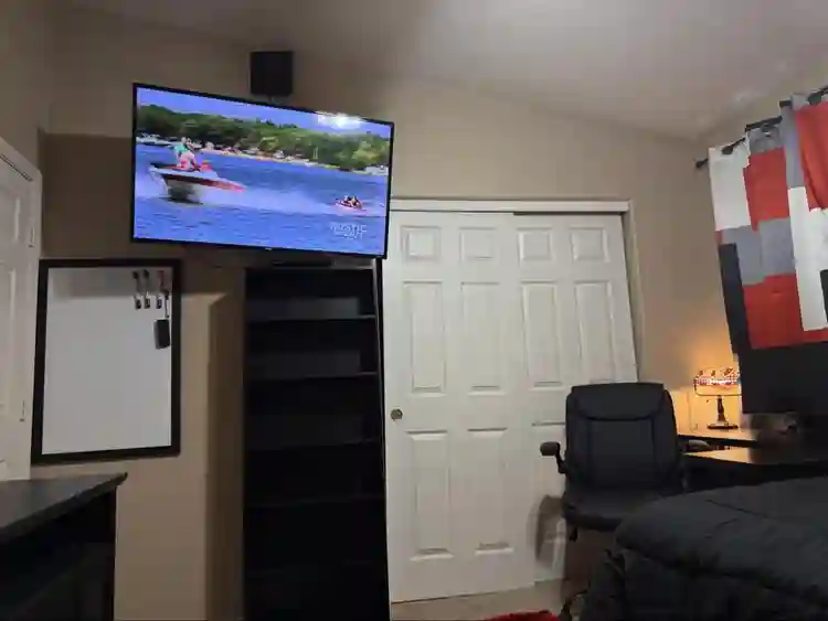 Upscale/pvt bath/fireplace/” tv/!