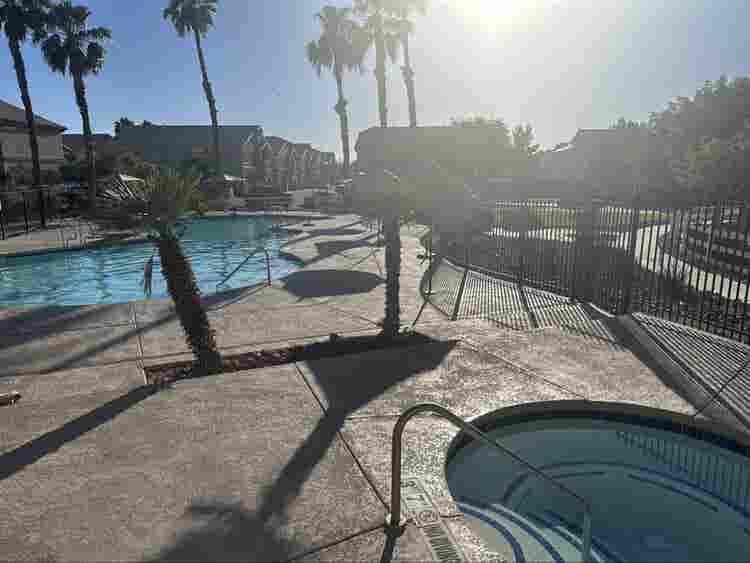 Furn bedroom/pvt bath/pool/twnhouse