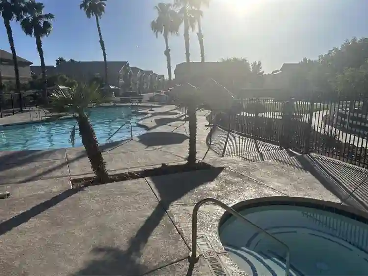 Upscale/pvt bath/fireplace/” tv/!