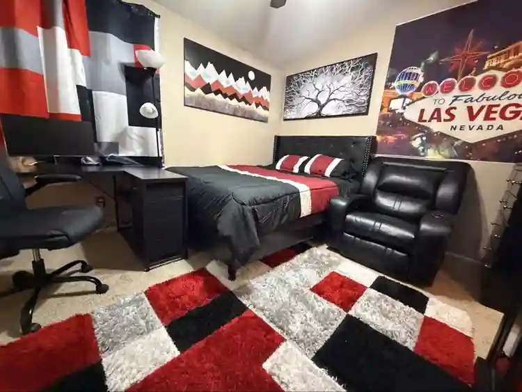 Upscale/pvt bath/fireplace/” tv/!