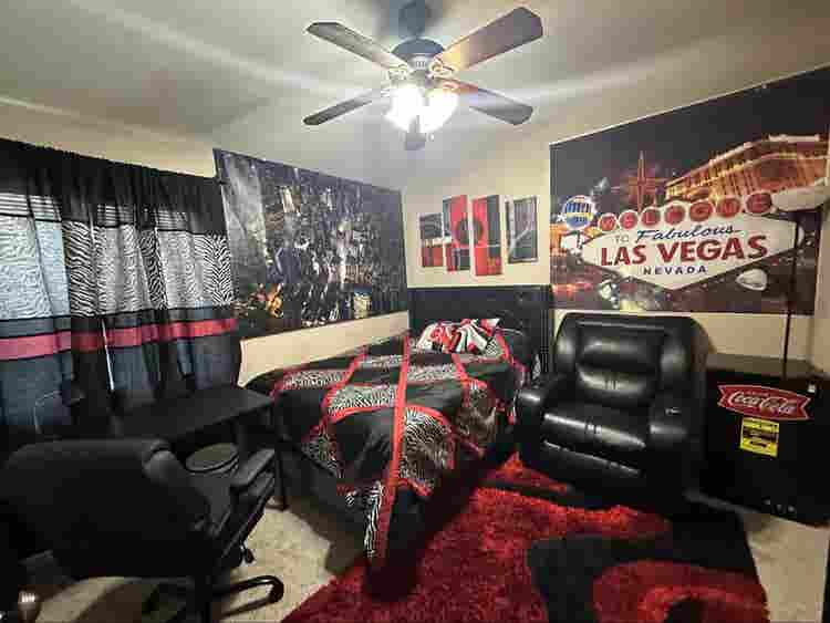 Furn bedroom/pvt bath/pool/twnhouse