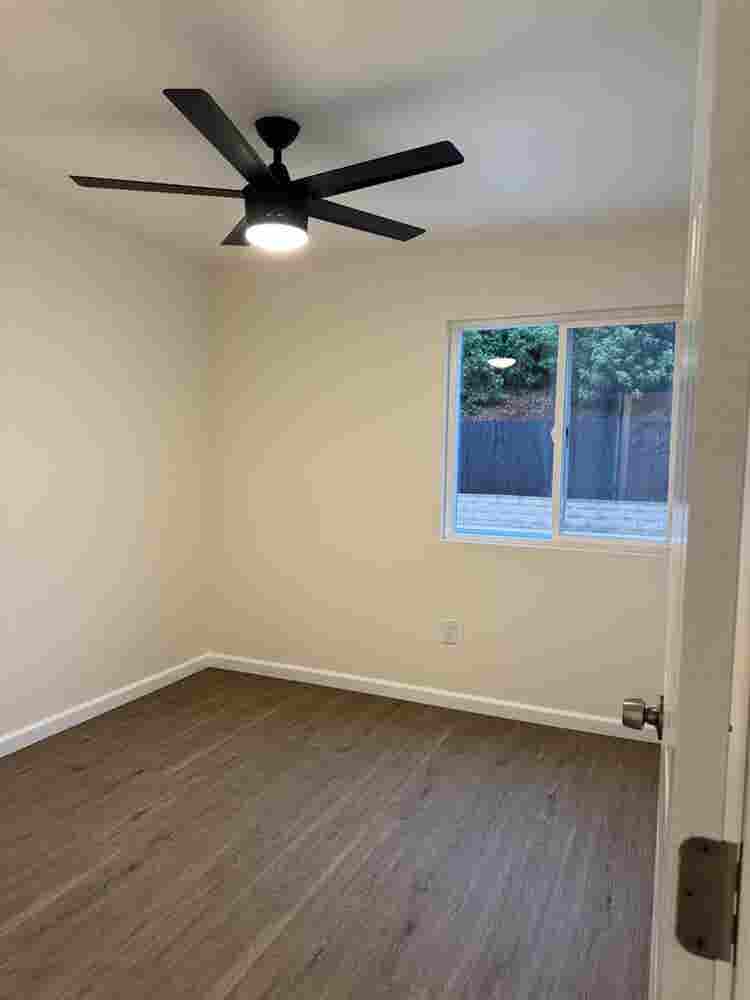 looking for female roommates