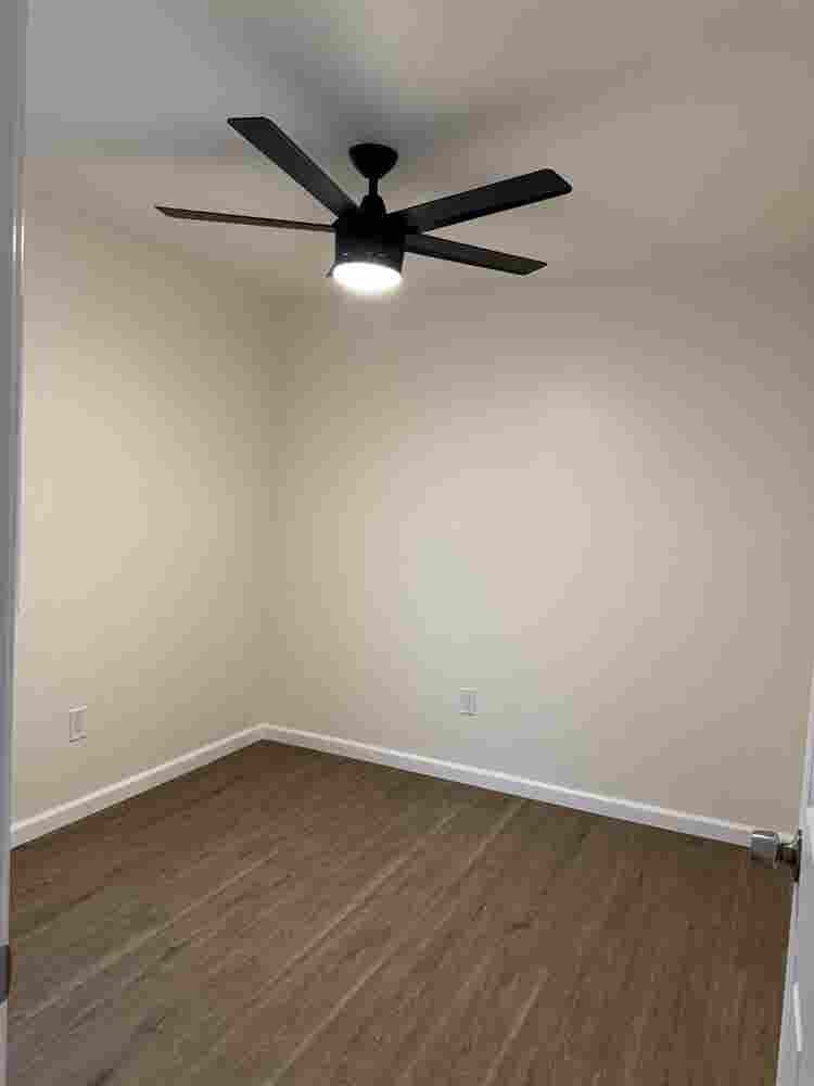 looking for female roommates