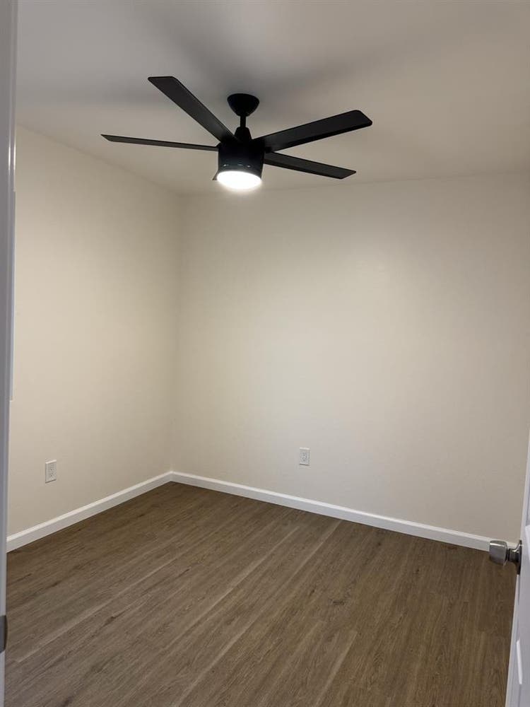 looking for female roommates