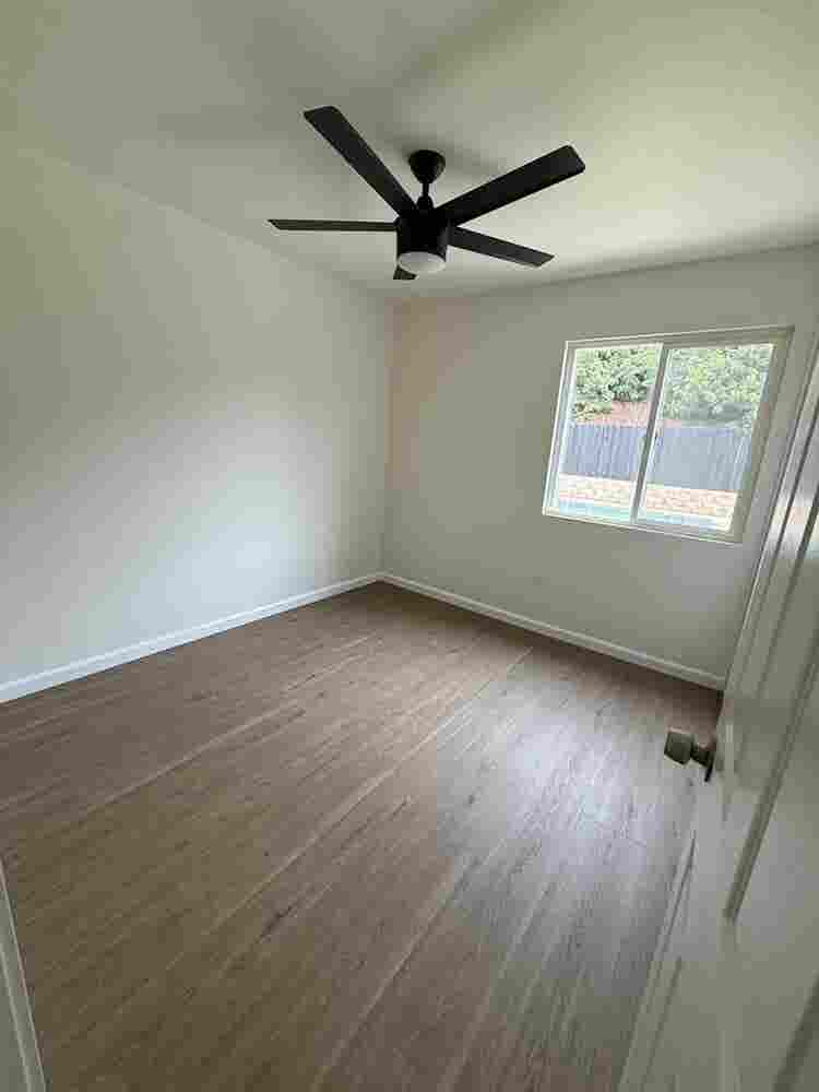 looking for female roommates