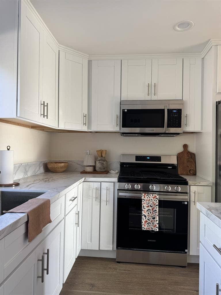 looking for female roommates