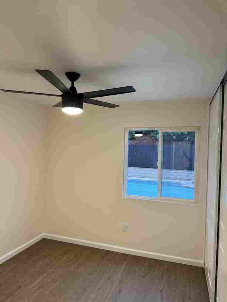 looking for female roommates