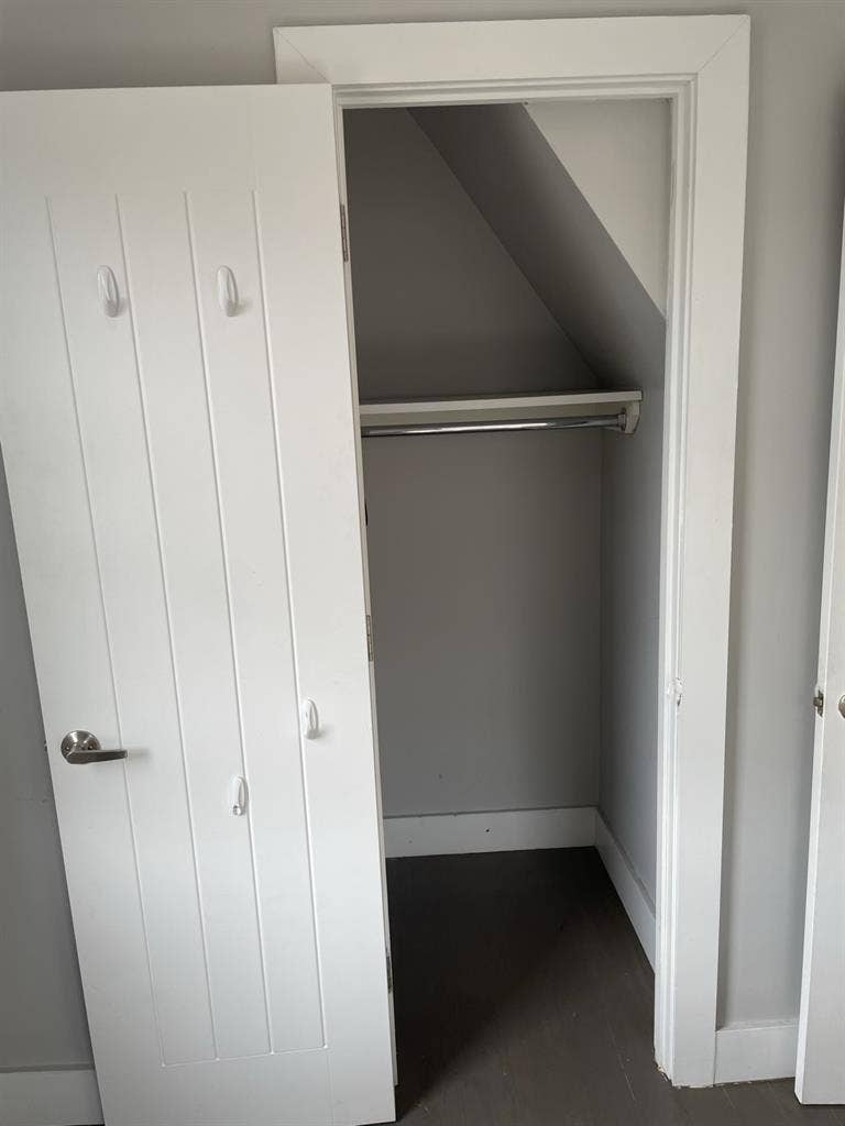 1 Bedroom Furnished Left