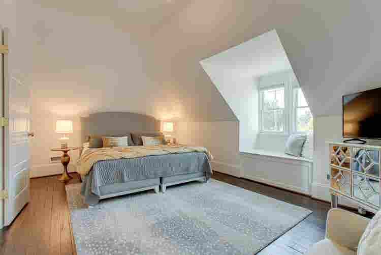 Free Rent- Walk Dogs-private br,br