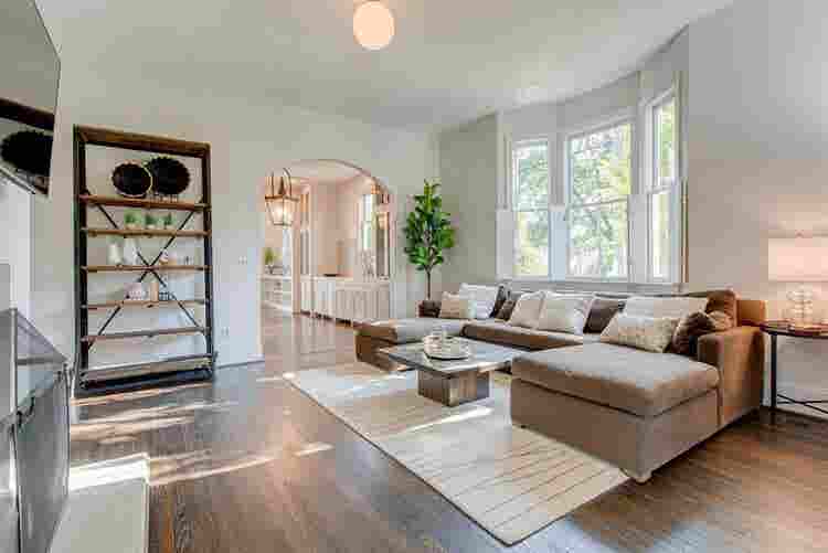 Free Rent- Walk Dogs-private br,br