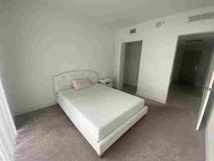 Looking for a roommate