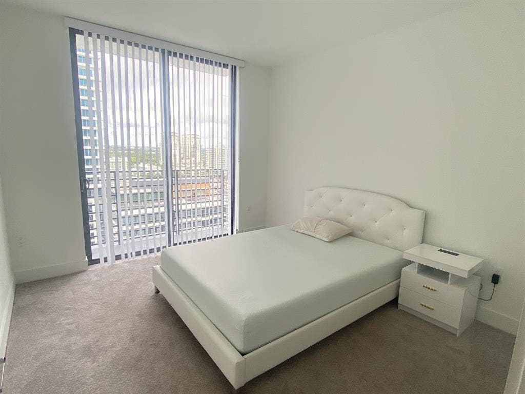 Looking for a roommate