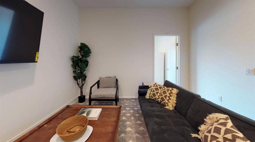 1 BR in Sherman Oaks