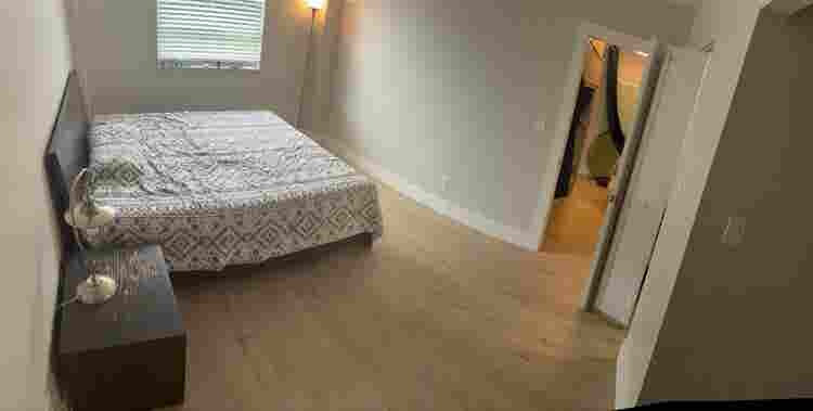 Room /bathroom /2 closets