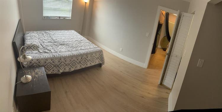 Room /bathroom /2 closets