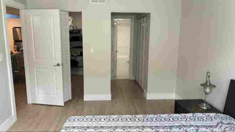 Room /bathroom /2 closets
