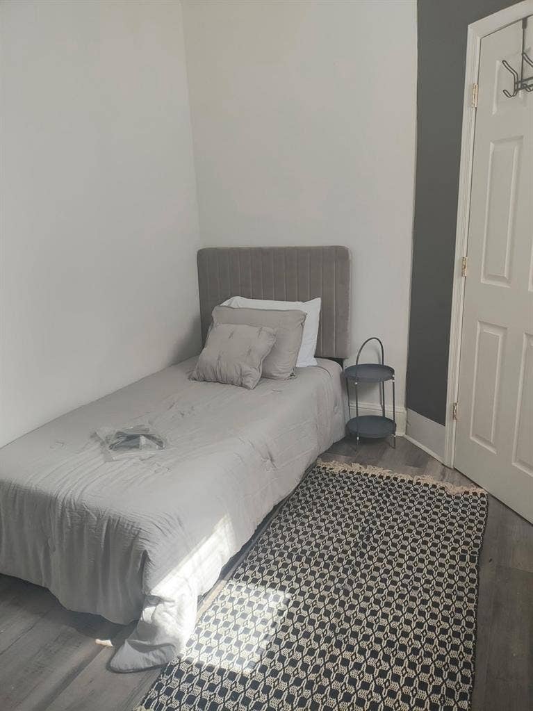 Rooms for rent Male only