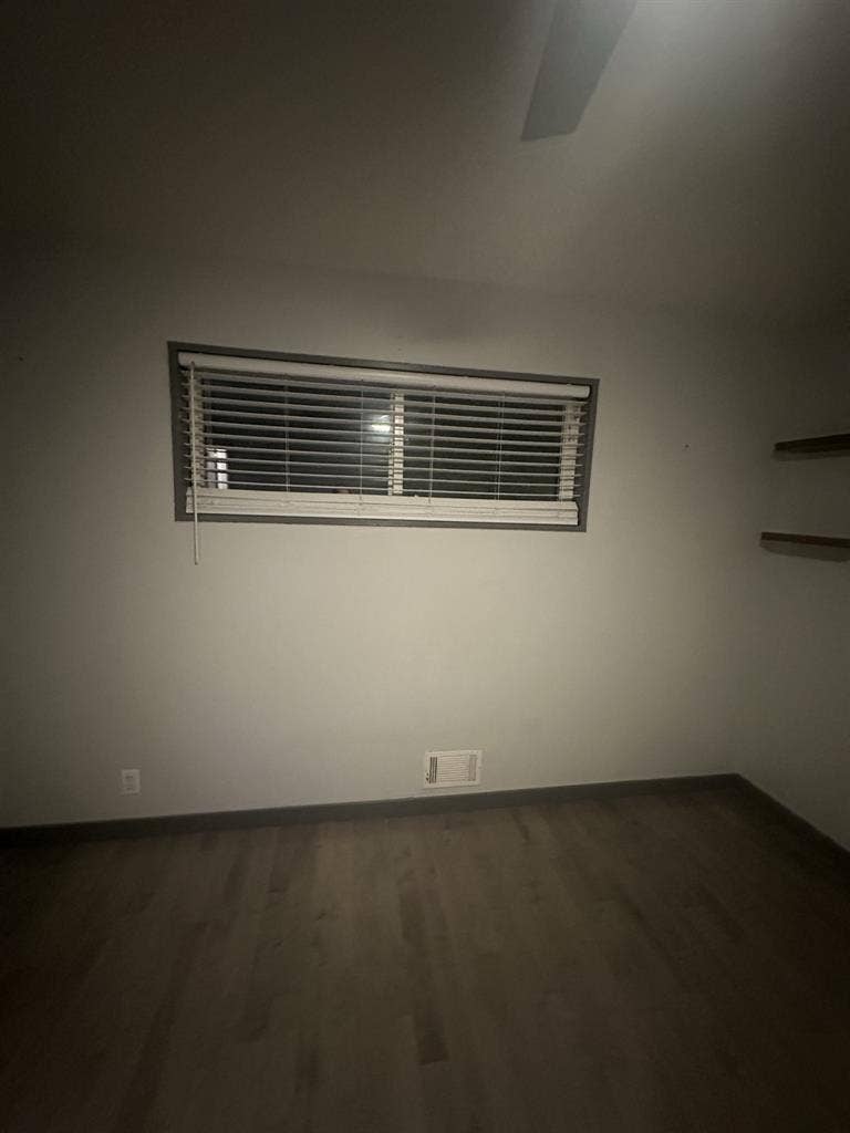 MASTER BEDROOM FOR RENT
