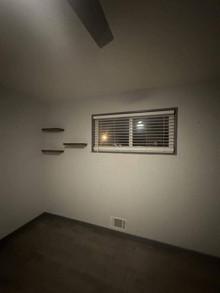 MASTER BEDROOM FOR RENT