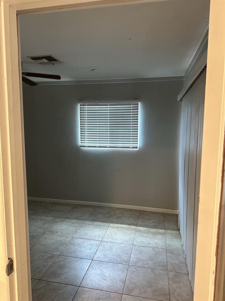 Looking for Roommate